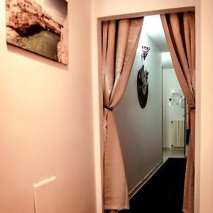 Camera grande con letto king size